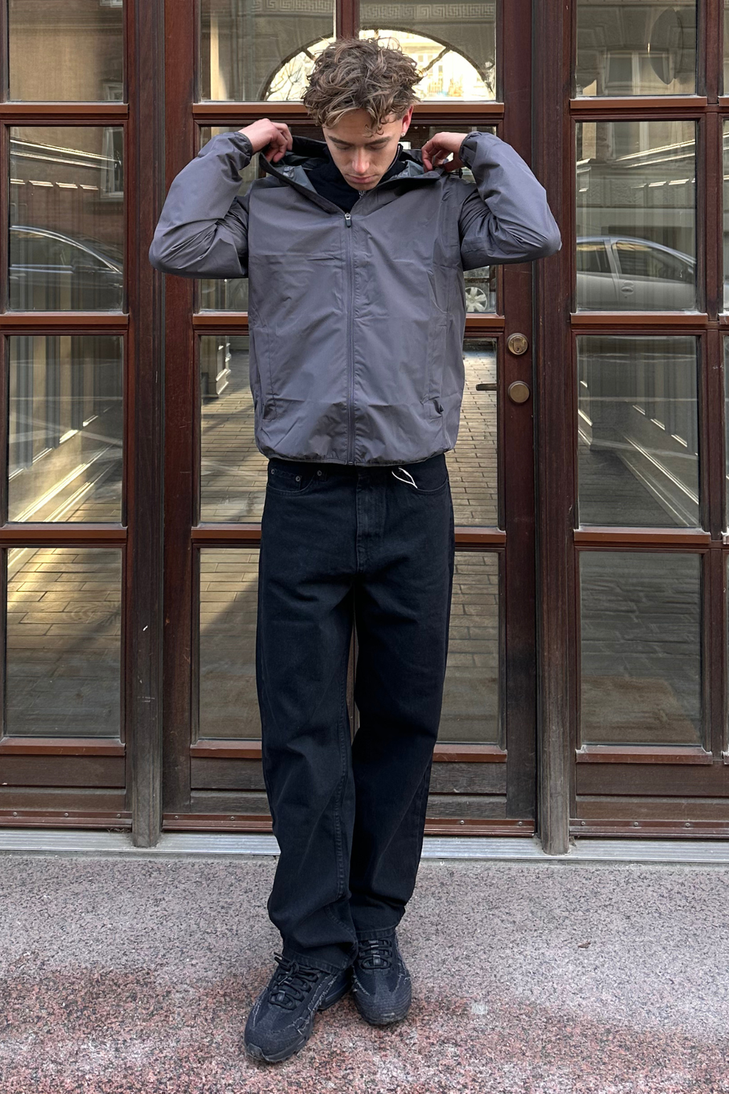 Windbreaker - tummanharmaa