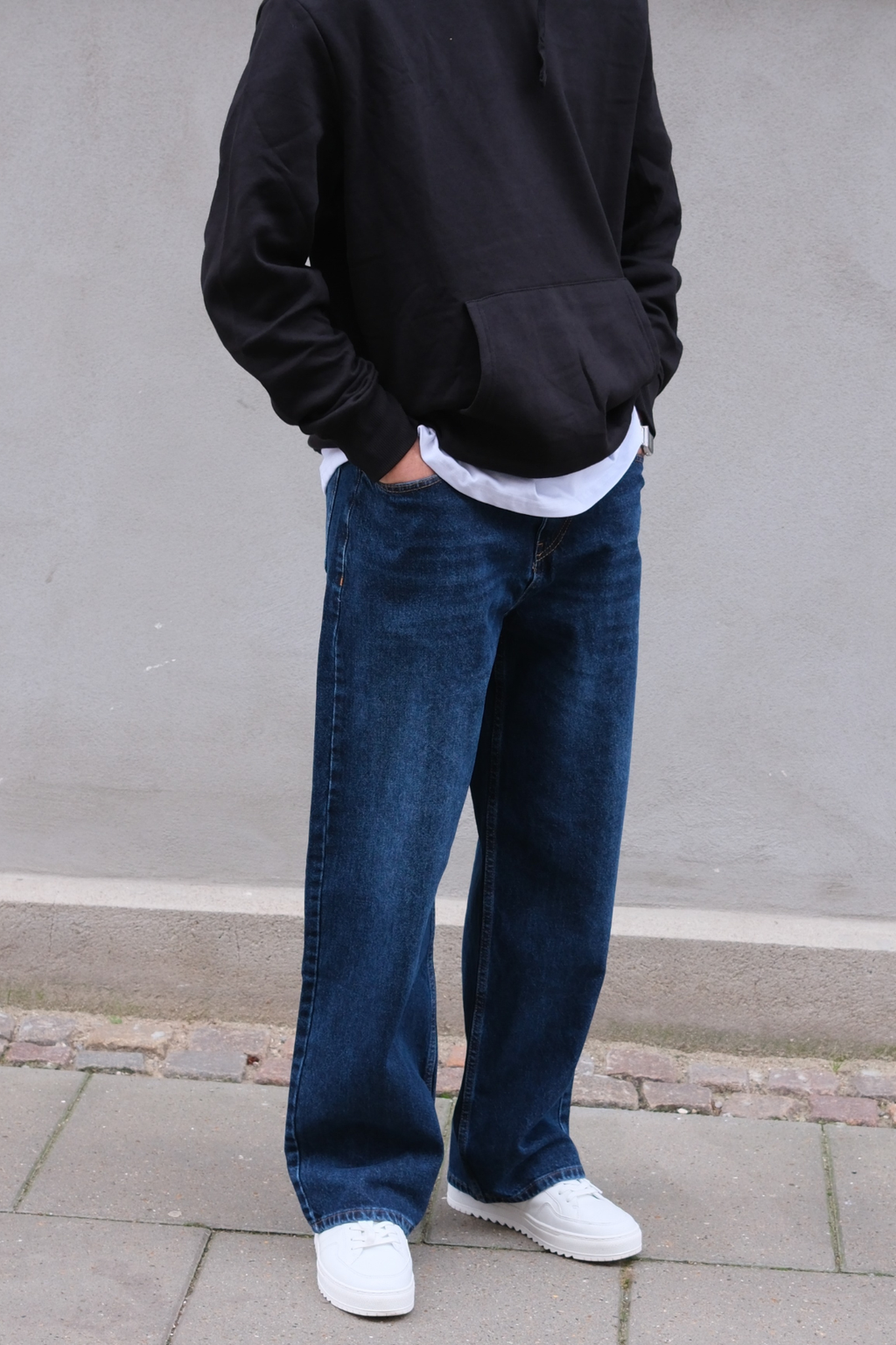 Baggy Jeans - tummansininen