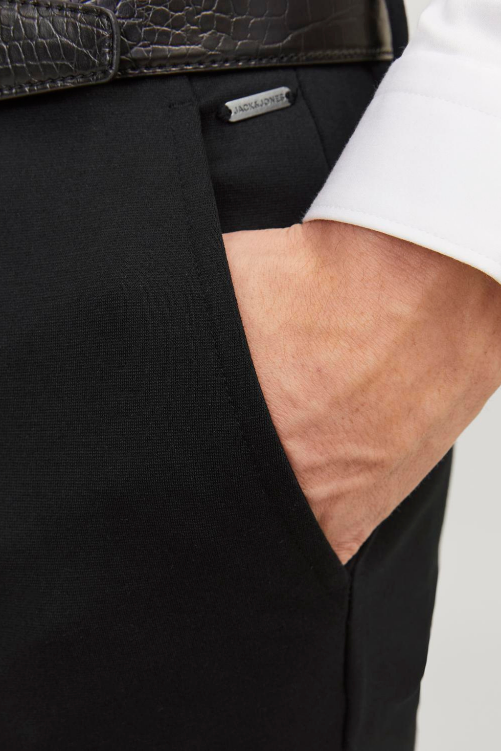 Marco Phil Pans - Musta