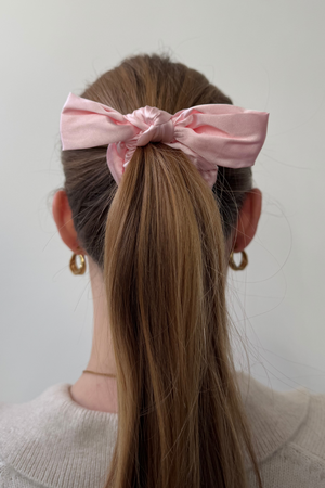 Bow Scrunchie - vaaleanpunainen