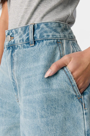 Jen Shorts - Keskikokoinen farkku