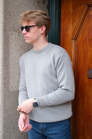 Crewneck Knit -villapaita - vaaleanharmaa