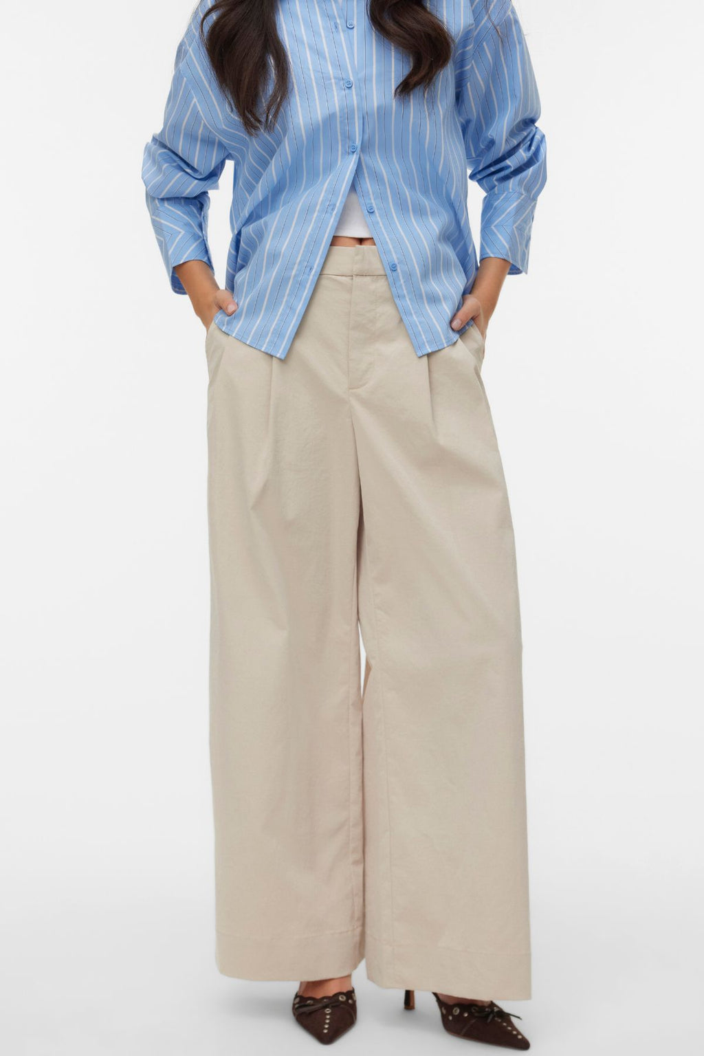Meng MidWaist ryppyiset leveät housut - sementti