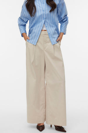 Meng MidWaist ryppyiset leveät housut - sementti