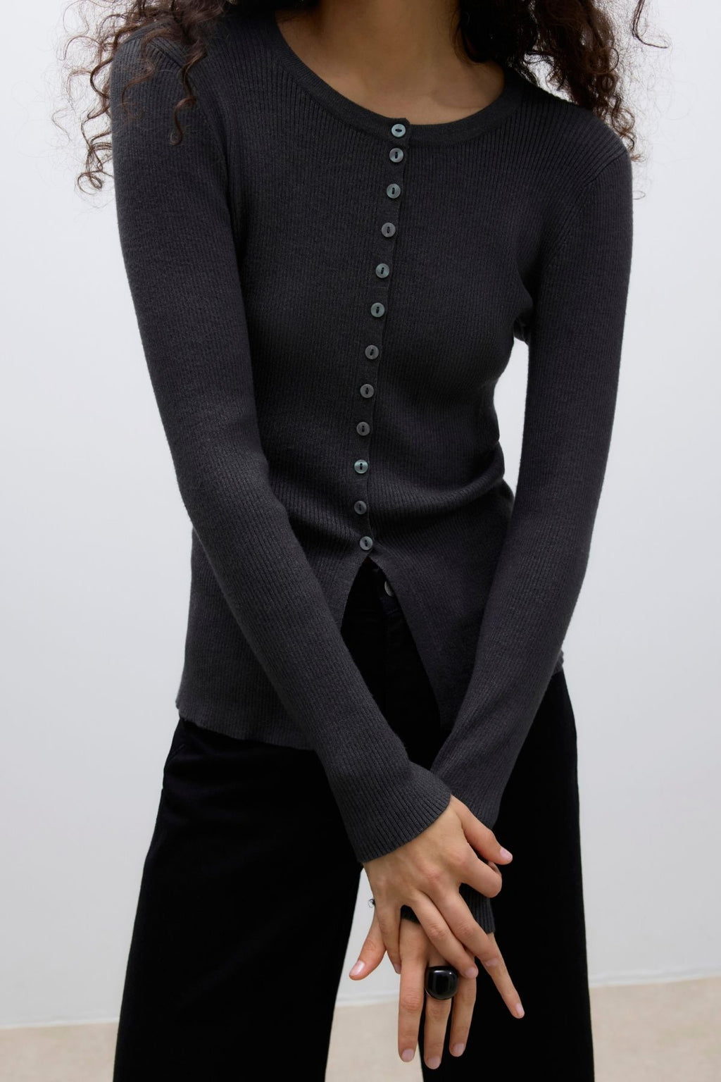 Ukino o -kaula neulottu neuletakki - tummanharmaa melange