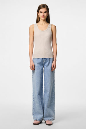 Toukokuun yläosa - hopeinen harmaa