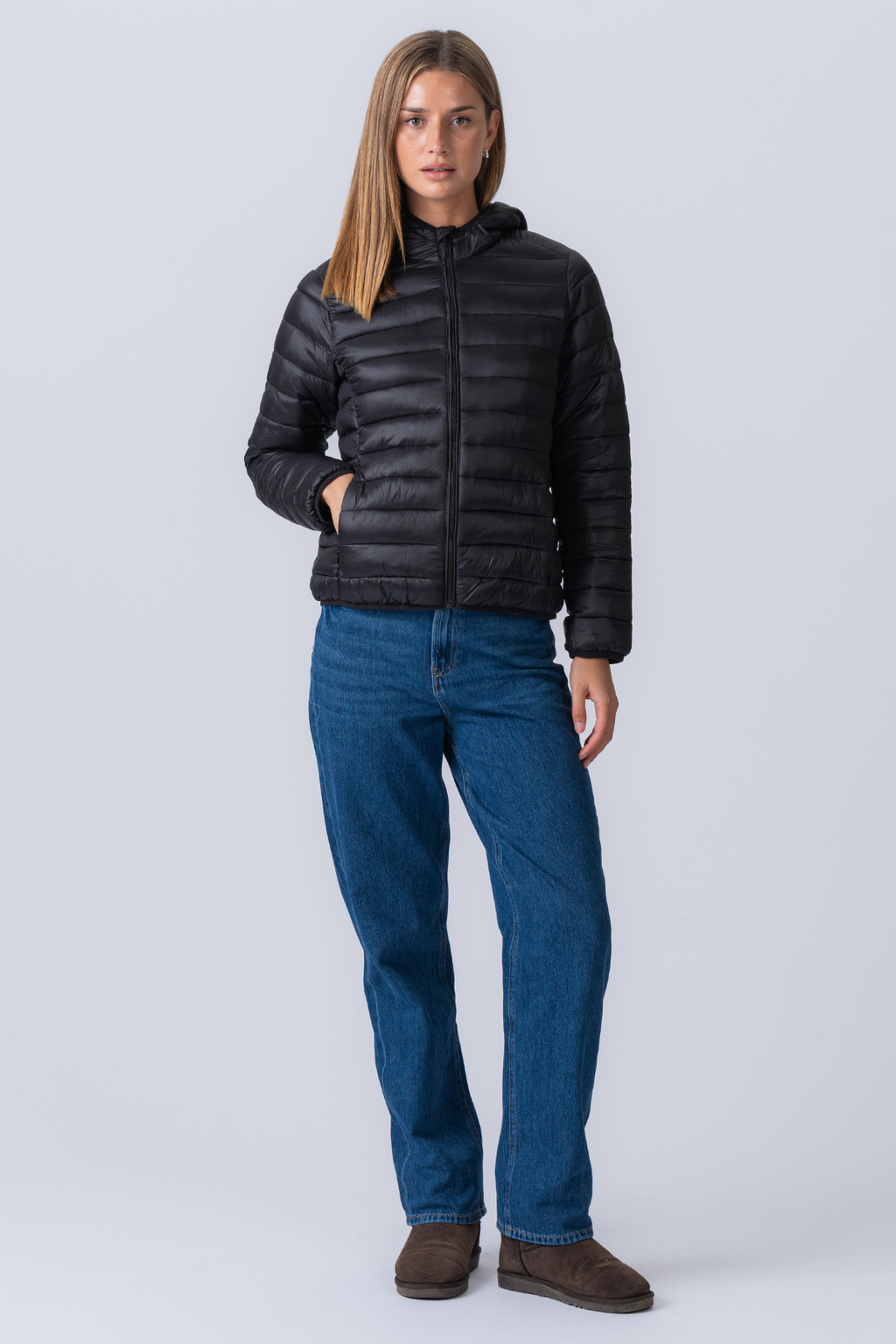 Kevyt puffer -takki - musta