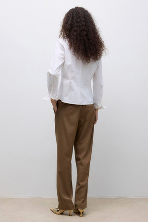 Ums v -kaula -paita - kirkkaan valkoinen