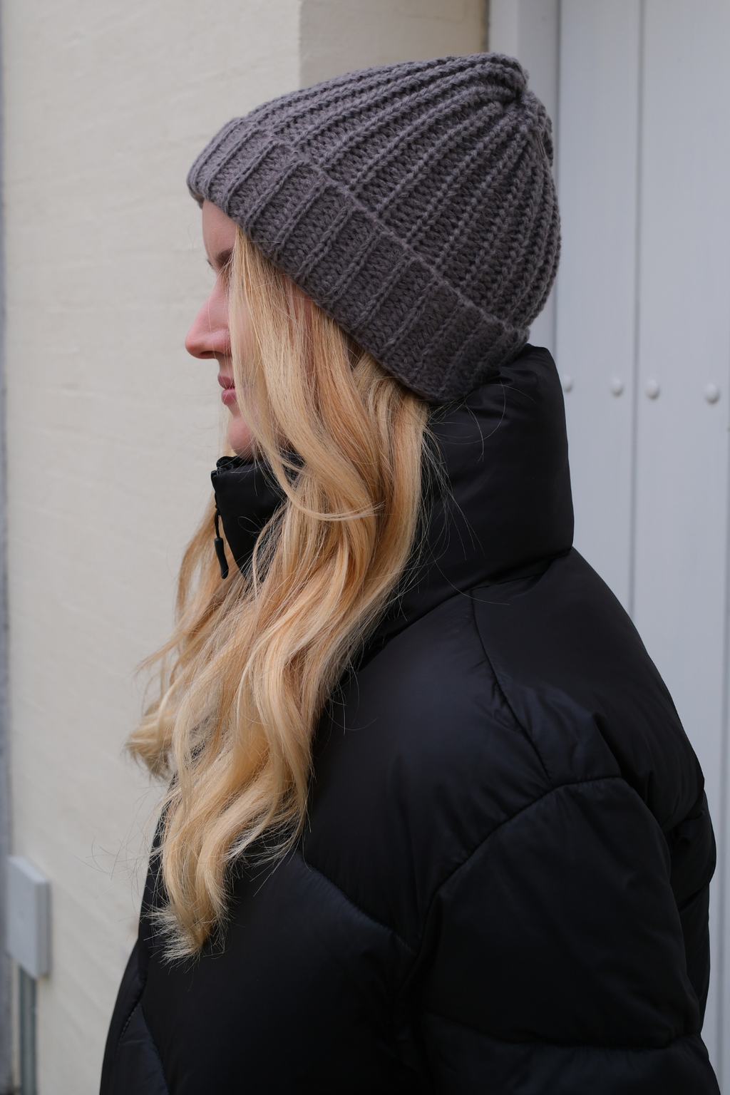 Ribbed Beanie - Tummanharmaa