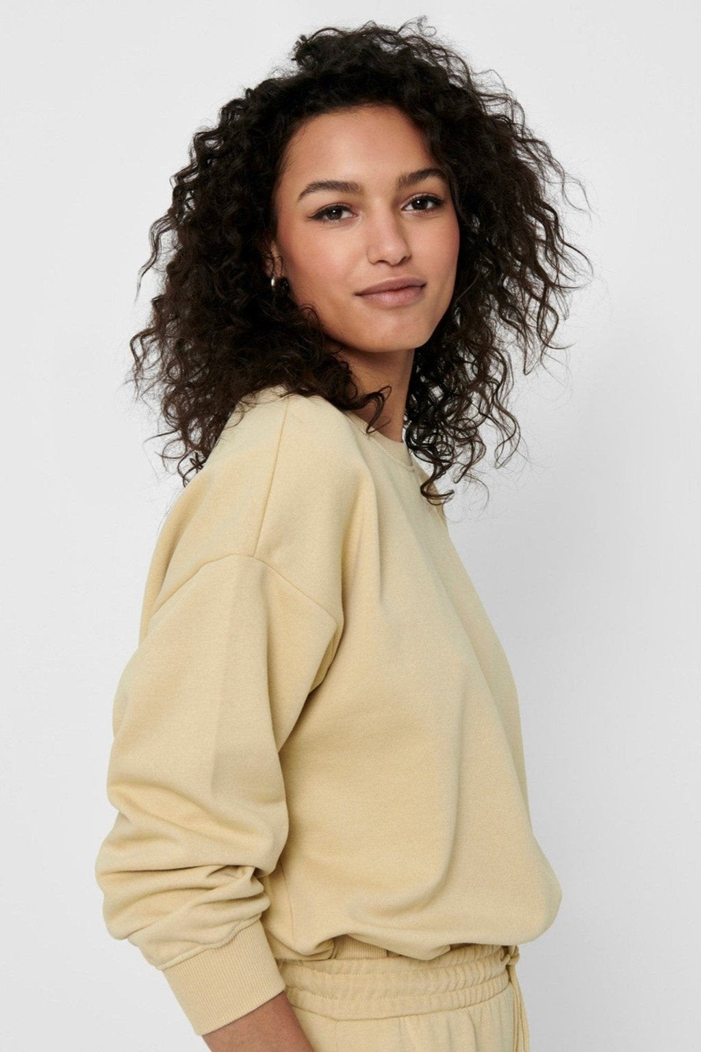 Mukava miehistö - hiekkavärinen