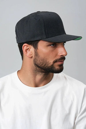 Classic Snapback - Musta
