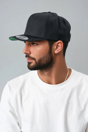Classic Snapback - Musta