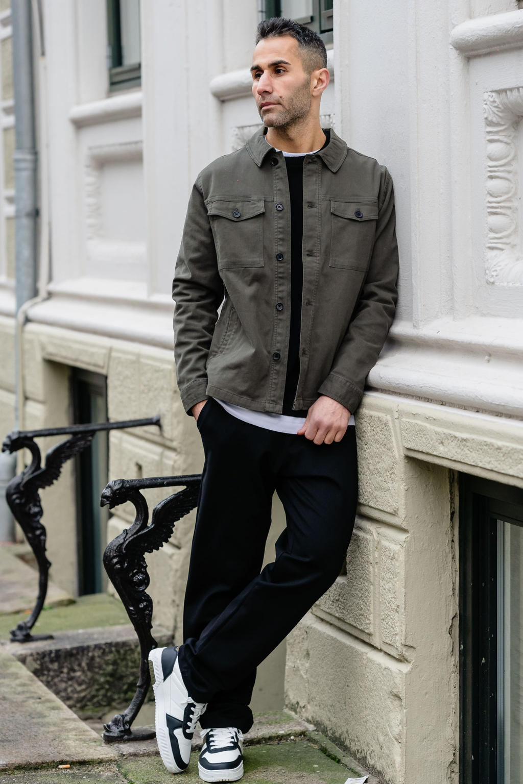 Twill ylipaidan - tumma oliivi