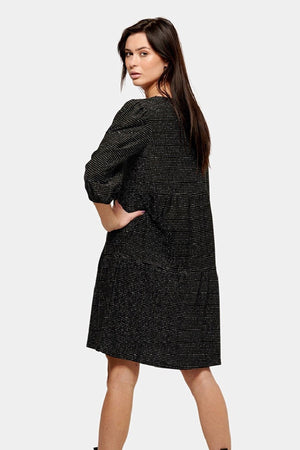 Pukeudu kiilla -raidoilla - musta