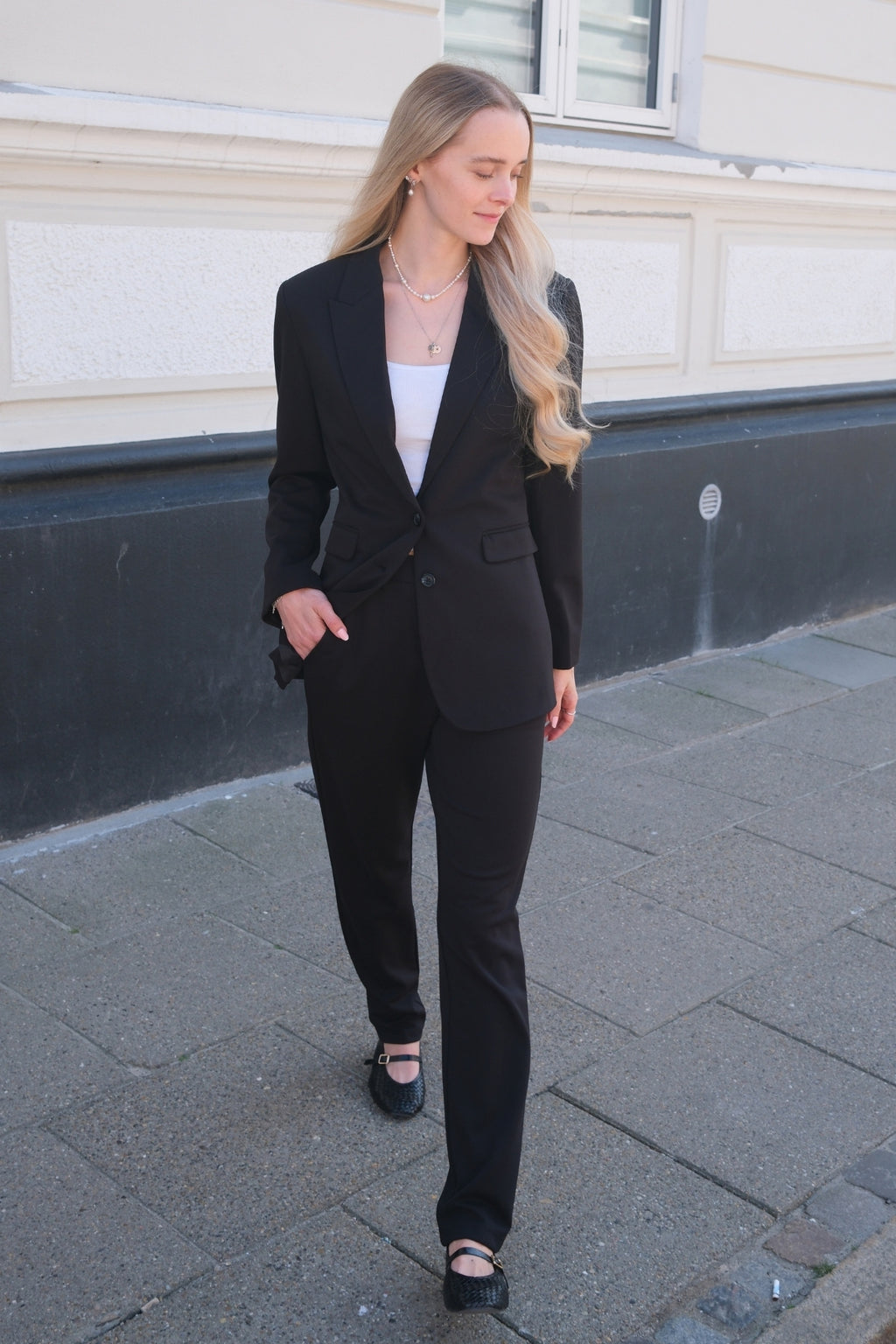 Performance Naisten puku (musta) - Pakettitarjous