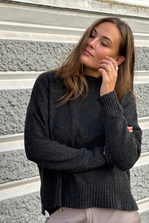 Ylisuuri neulottu turtleneck -villapaita - paketti (2 kpl.)