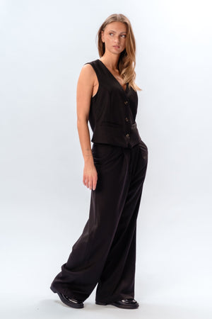 Nadia liivi ja pants (Musta) - Paketti sopimus