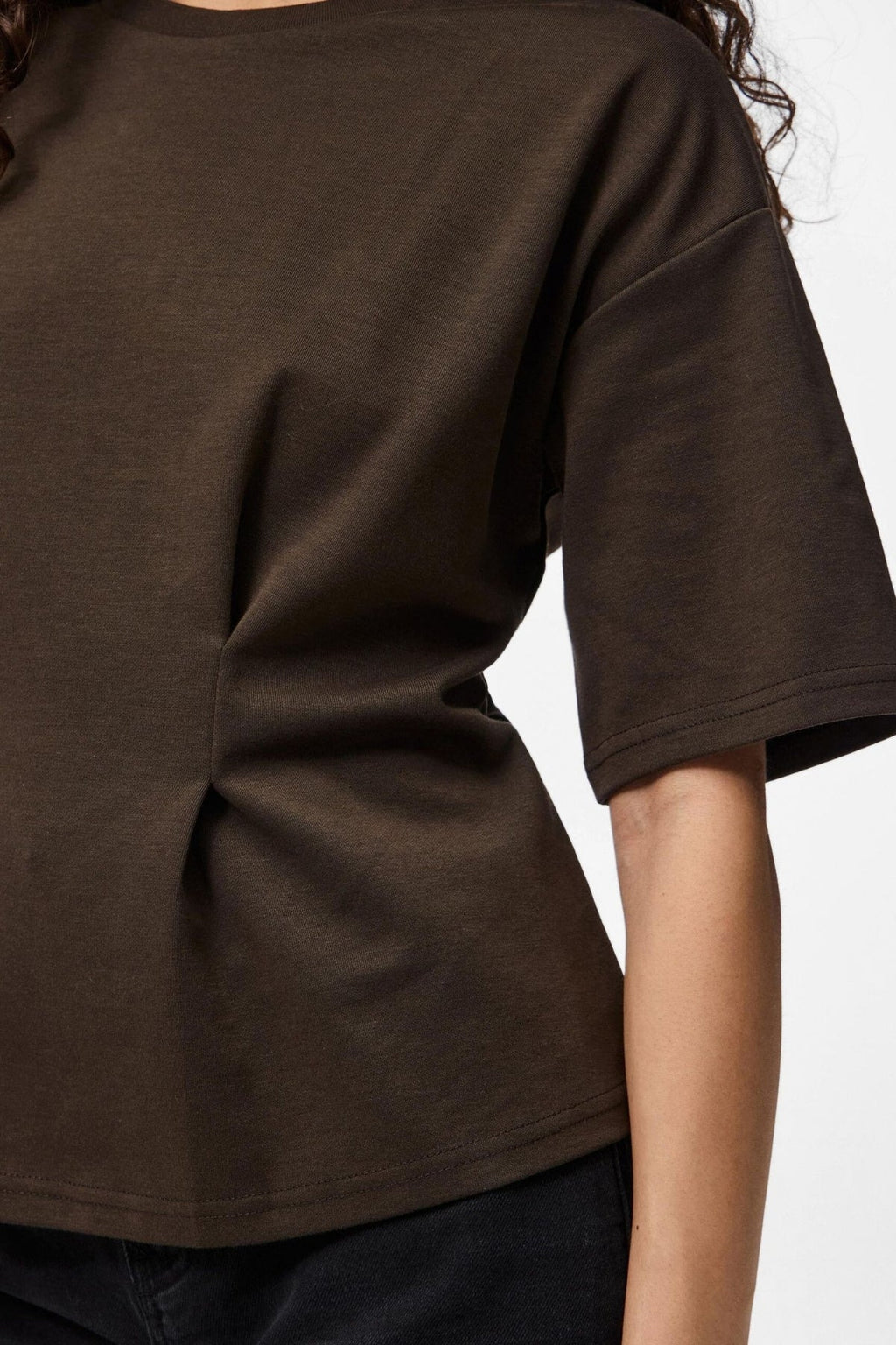 Skylar O -kaula -asennettu tee - DelicioSo