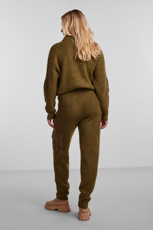 Nauran neulotut housut - kuusen vihreä