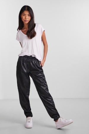 Nicole Bekser - Lajittele