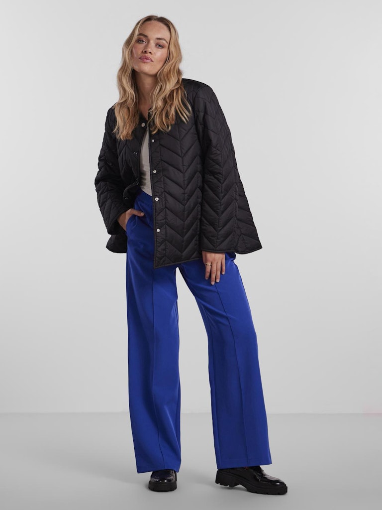 Fawn lyhyt tikattu takki - musta