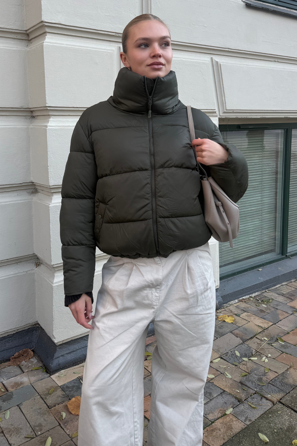 Lyhyt puffer -takki - oliivi