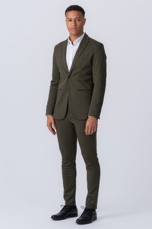 The Original Performance Suit™️ (tummanvihreä) + solmio - pakettitarjous