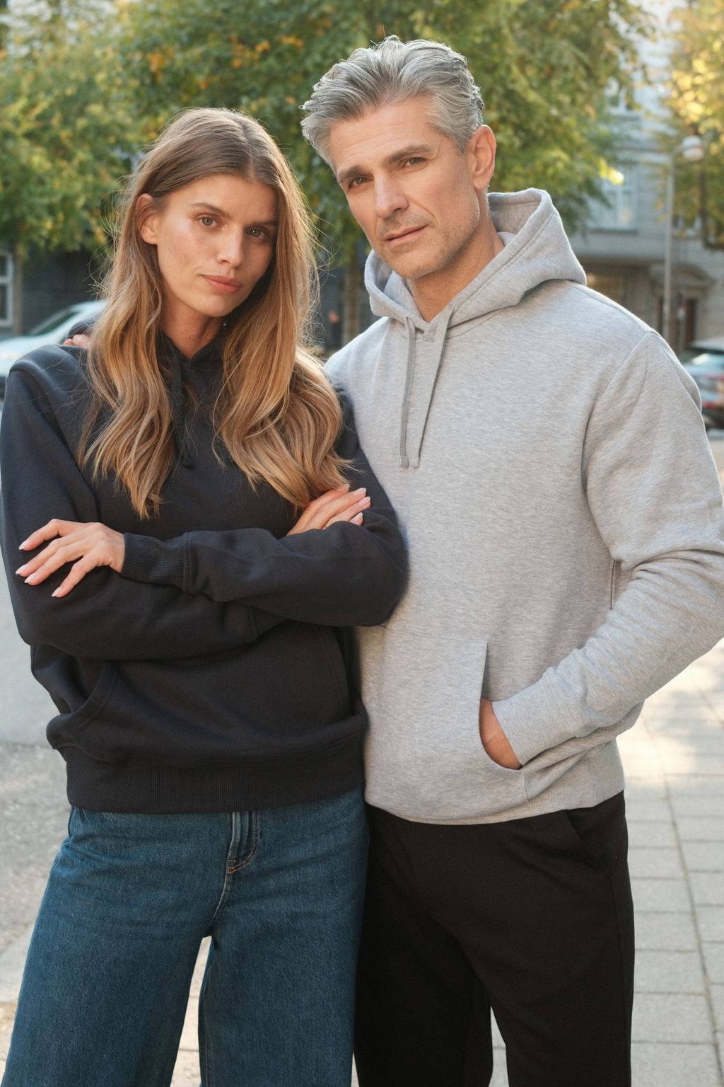 Essential-huppari - musta