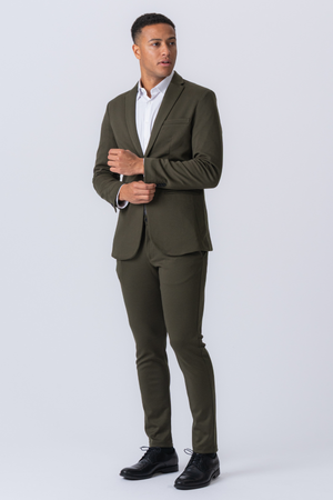 The Original Performance Suit™️ (tummanvihreä) + solmio - pakettitarjous