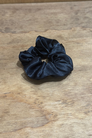 Satiini Scrunchie - Musta