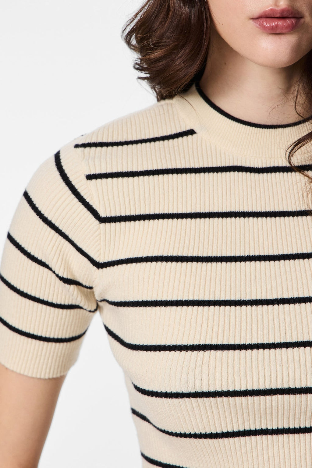 Mira O-Neck Knit - Koivunmusta