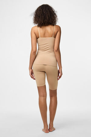 Tavalliset alusvaatteet - luonto