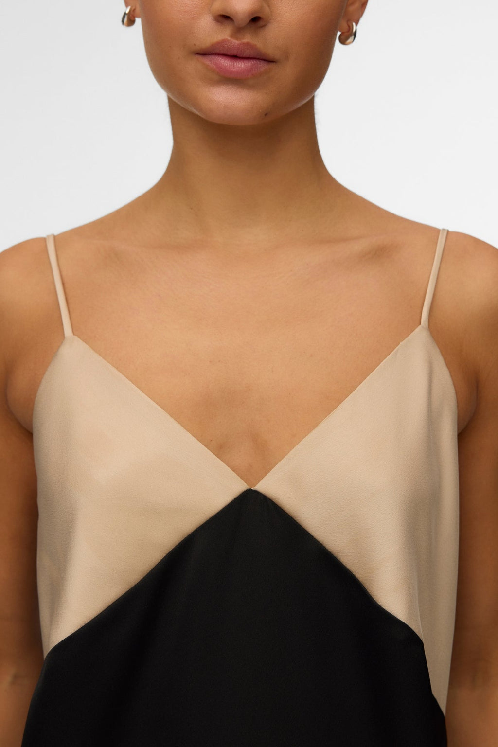 Joy Singlet Nilkkamekko - Sementtimusta kontrasti