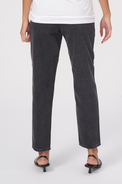 De Originale Performance Mom Jeans - Washed Black Denim - TeeShoppen - Sort