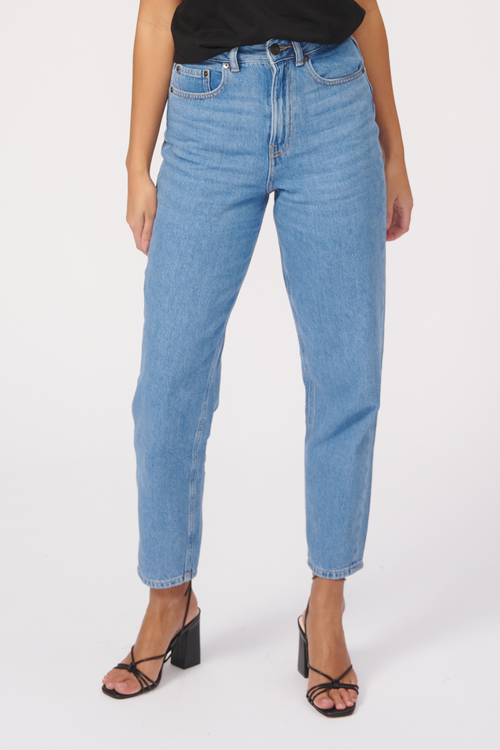 De Originale Performance Mom Jeans - Light Blue Denim - TeeShoppen - Blå