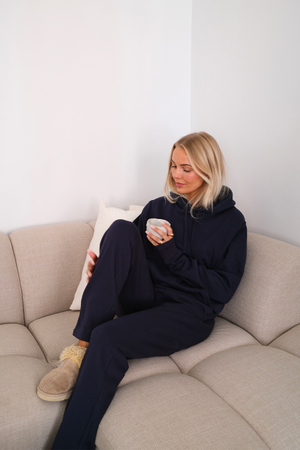 Essential hupullinen neulepusero naisille - laivasto