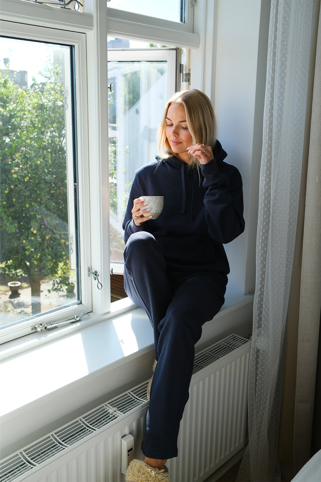 Essential hupullinen neulepusero naisille - laivasto