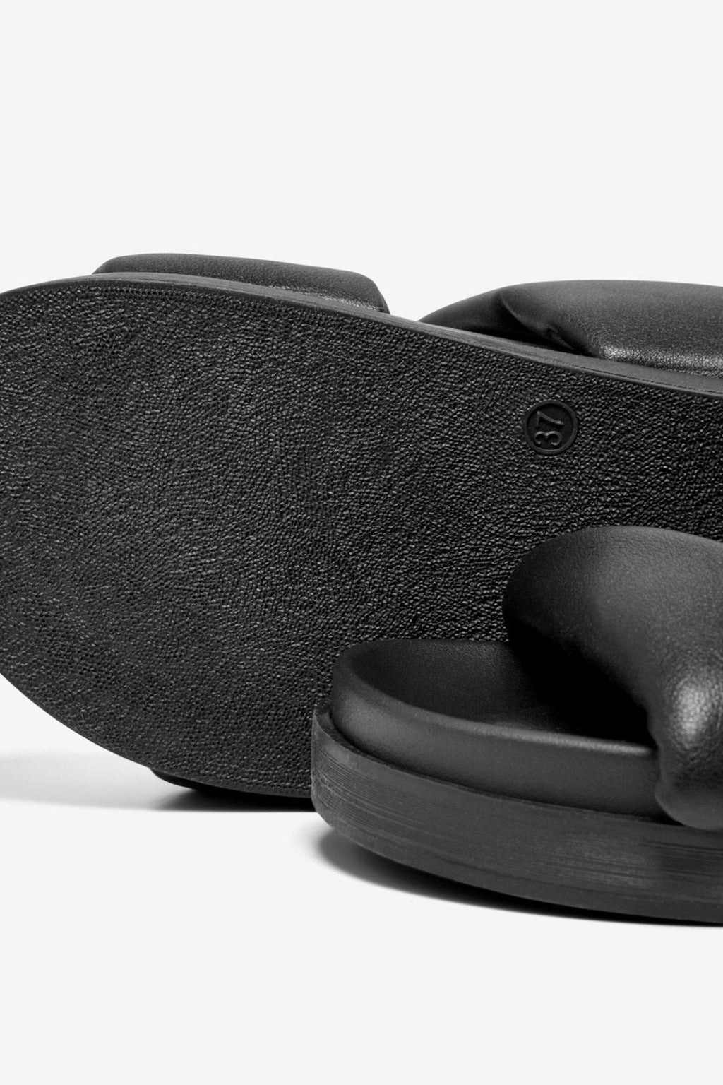 Minnie Sandaler - Musta