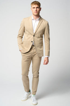 Alkuperäinen esityspuku (hiekka) + Alkuperäinen esityspaita - paketti sopimus