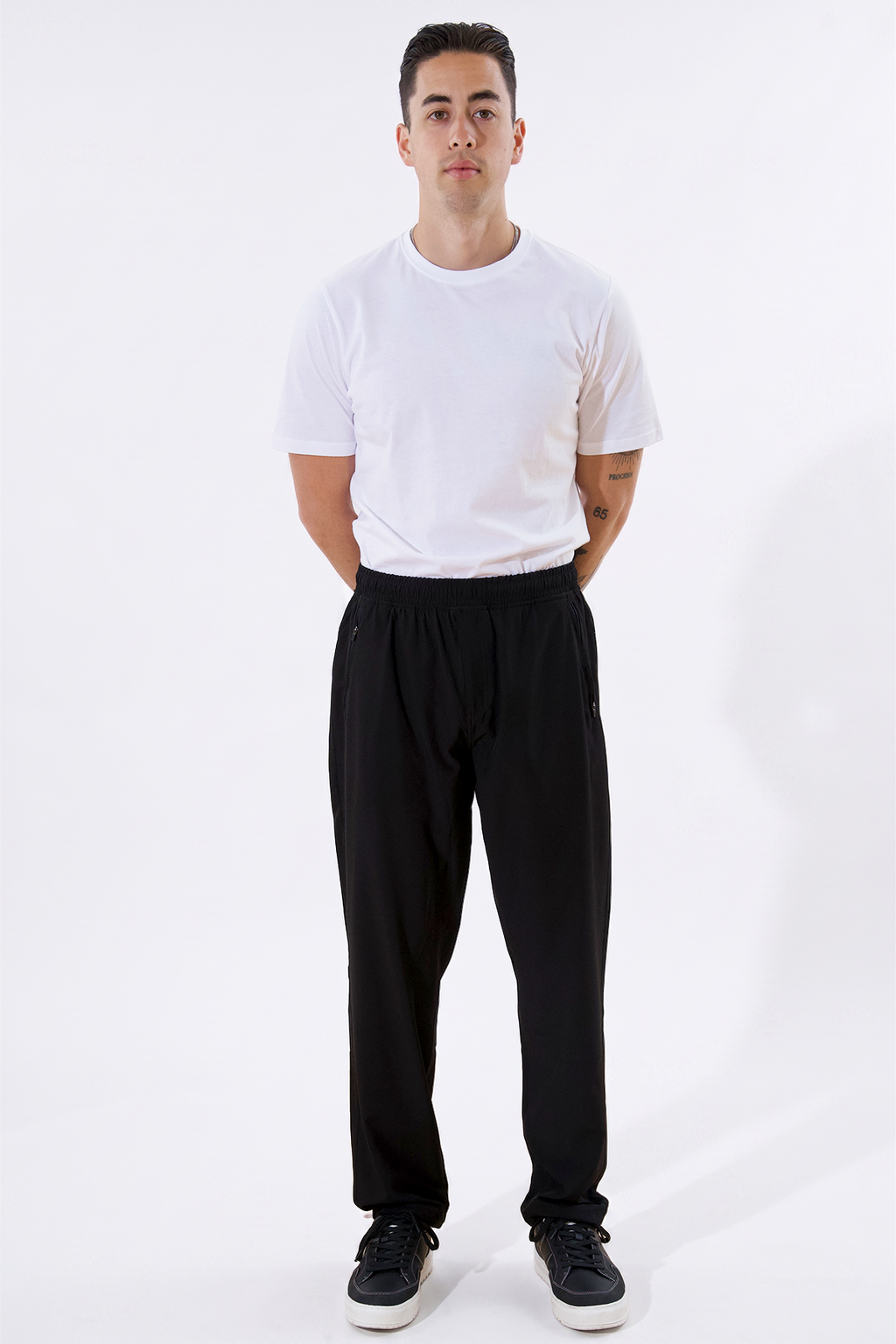 Seurata Pants - Musta