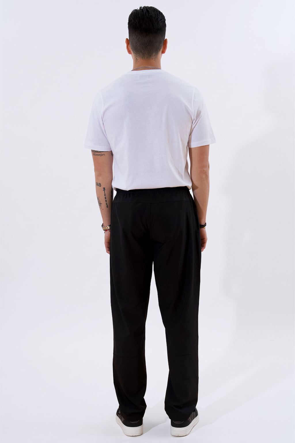 Seurata Pants - Musta