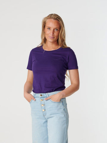 Asennettu t-paita-violetti