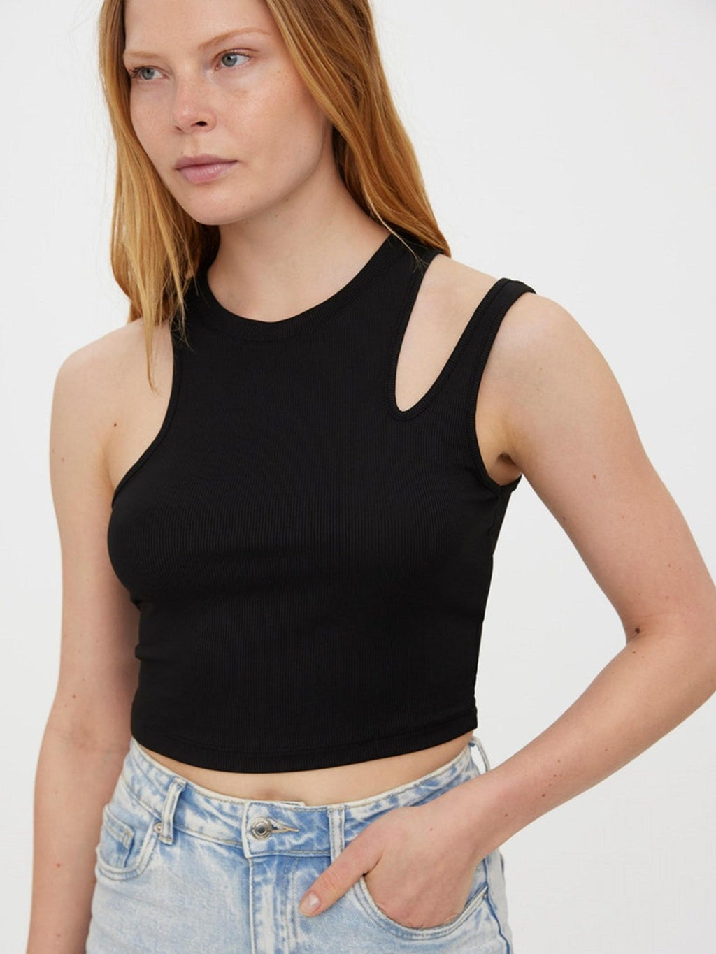 Ofelia Neia Tank Crop Top - Musta